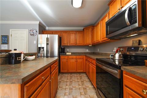 602 Pinestone Ct, High Point, NC 27265 photo 10
