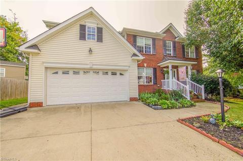 602 Pinestone Ct, High Point, NC 27265 photo 2