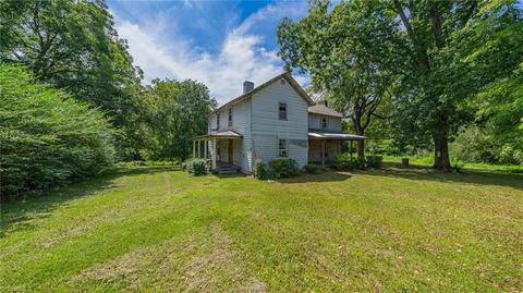 8176 Peak Rd, Clemmons, NC 27012 photo 2