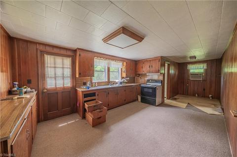 8176 Peak Rd, Clemmons, NC 27012 photo 13