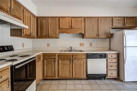 1344 Bailey Cir, High Point, NC 27262 photo 10