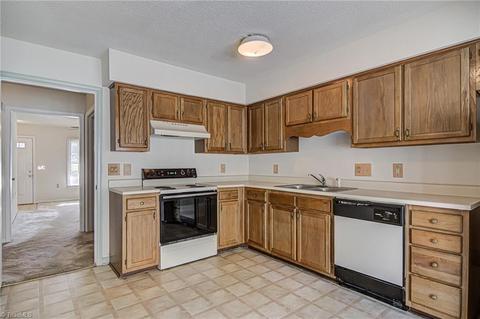 1344 Bailey Cir, High Point, NC 27262 photo 11