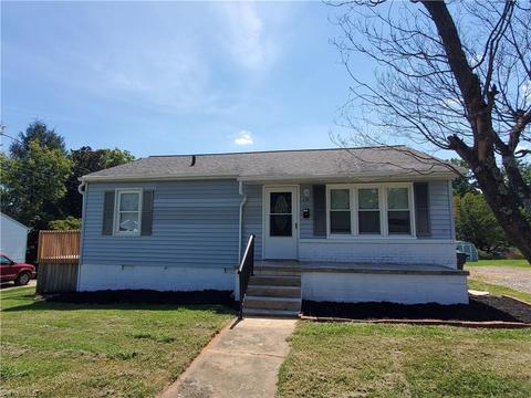 150 E Highland Ave, Elkin, NC 28621 photo 2