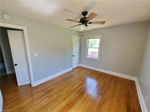 150 E Highland Ave, Elkin, NC 28621 photo 5