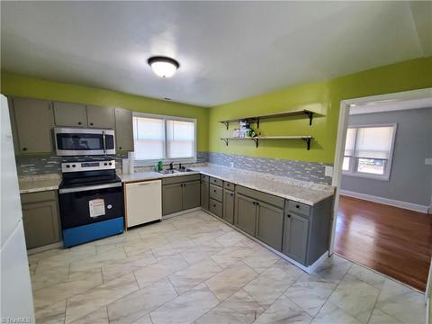 150 E Highland Ave, Elkin, NC 28621 photo 11