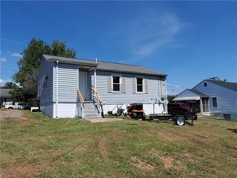 150 E Highland Ave, Elkin, NC 28621 photo 4
