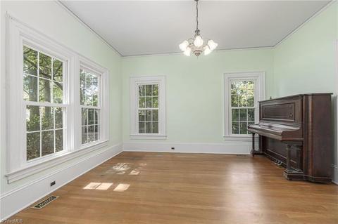708 Unity St, Thomasville, NC 27360 photo 6