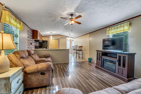 215 Meeks Rd, Eden, NC 27288 photo 6