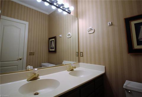 1000 Nuthatch Ct, High Point, NC 27262 photo 17