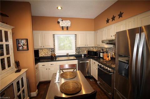 1000 Nuthatch Ct, High Point, NC 27262 photo 6