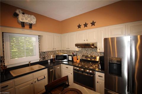 1000 Nuthatch Ct, High Point, NC 27262 photo 7