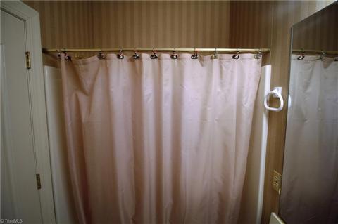 1000 Nuthatch Ct, High Point, NC 27262 photo 18