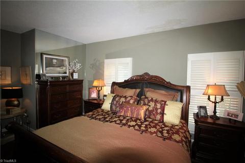 1000 Nuthatch Ct, High Point, NC 27262 photo 8