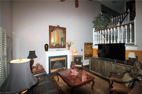 1000 Nuthatch Ct, High Point, NC 27262 photo 2