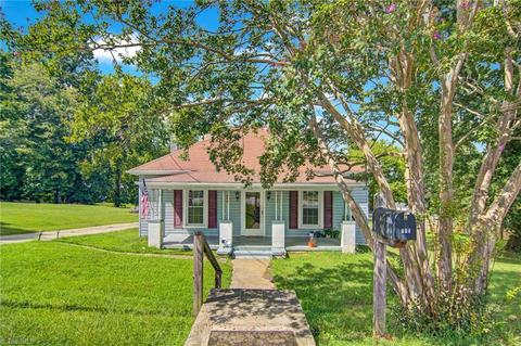 715 E Warren Ave, Eden, NC 27288 photo 4