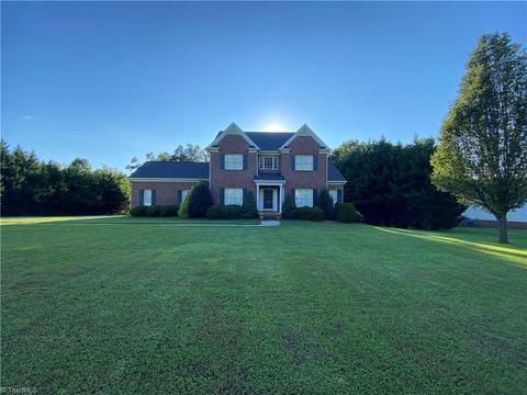 137 Thomas Rd, King, NC 27021 photo 3