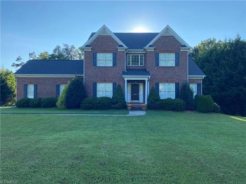 137 Thomas Rd, King, NC 27021 photo 1