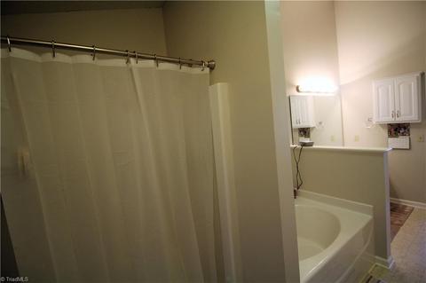 2921 Eagle Pointe Dr, High Point, NC 27265 photo 13