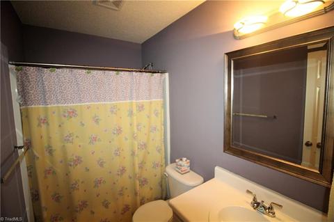 2921 Eagle Pointe Dr, High Point, NC 27265 photo 15