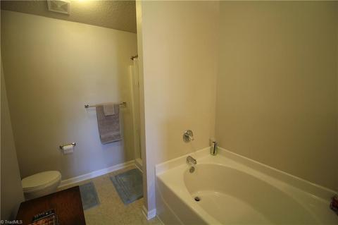2921 Eagle Pointe Dr, High Point, NC 27265 photo 12