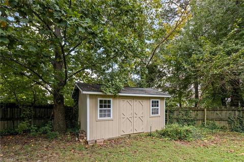 3324 Sumter Dr, High Point, NC 27265 photo 9
