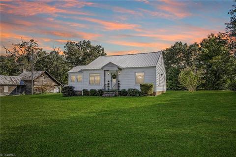 1916 Finch Farm Rd, Trinity, NC 27370 photo 1