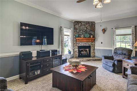 281 Berkeley Dr, Lexington, NC 27295 photo 6