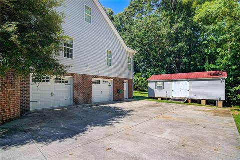 281 Berkeley Dr, Lexington, NC 27295 photo 4