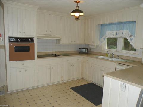 2420 Farmbrook Rd, Winston Salem, NC 27103 photo 10