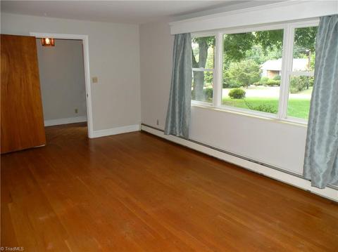 2420 Farmbrook Rd, Winston Salem, NC 27103 photo 4