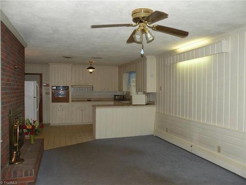 2420 Farmbrook Rd, Winston Salem, NC 27103 photo 8