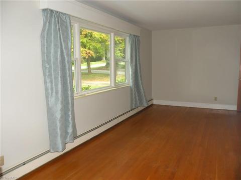 2420 Farmbrook Rd, Winston Salem, NC 27103 photo 3