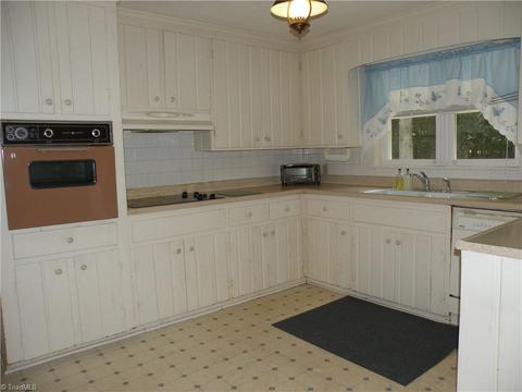 2420 Farmbrook Rd, Winston Salem, NC 27103 photo 11