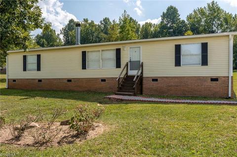 6433 Eagle Landing Dr, Trinity, NC 27370 photo 2