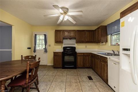 4352 Forest Manor Dr, Trinity, NC 27370 photo 8