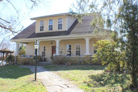 415 Broad St, Mount Airy, NC 27030