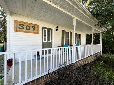 509 Summit St, Madison, NC 27025 photo 3