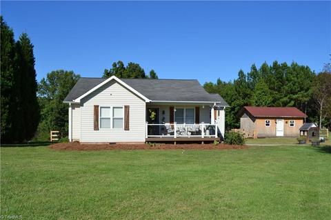 714 Dodge Loop, Madison, NC 27025 photo 2