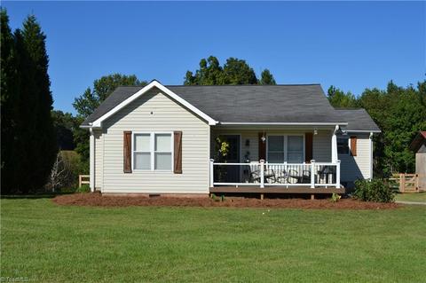 714 Dodge Loop, Madison, NC 27025 photo 3