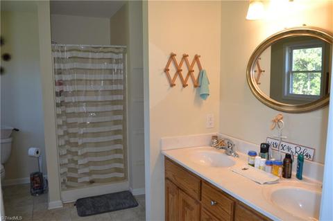 714 Dodge Loop, Madison, NC 27025 photo 16