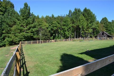714 Dodge Loop, Madison, NC 27025 photo 5