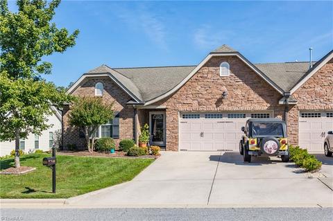 658 Chas Ct, High Point, NC 27265 photo 2