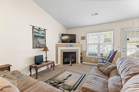 658 Chas Ct, High Point, NC 27265 photo 8