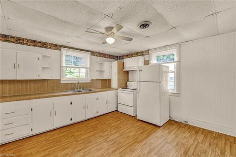 220 N 3rd Ave, Mayodan, NC 27027 photo 11