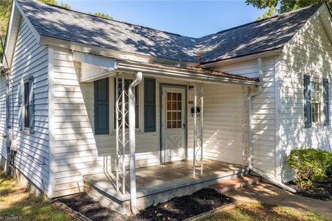 220 N 3rd Ave, Mayodan, NC 27027 photo 4
