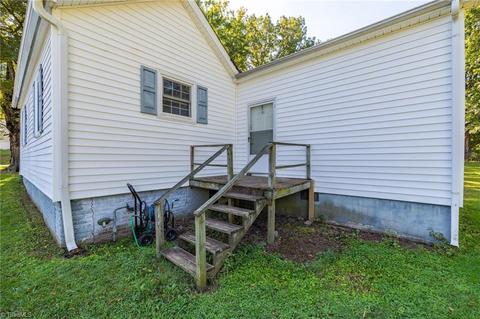 220 N 3rd Ave, Mayodan, NC 27027 photo 18