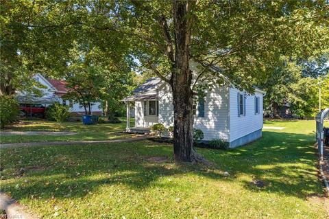 220 N 3rd Ave, Mayodan, NC 27027 photo 3