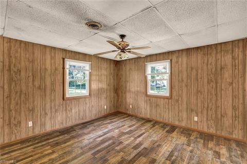 220 N 3rd Ave, Mayodan, NC 27027 photo 15