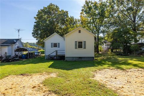 220 N 3rd Ave, Mayodan, NC 27027 photo 22