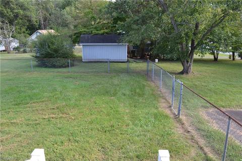 2004 Mill Ave, Eden, NC 27288 photo 12